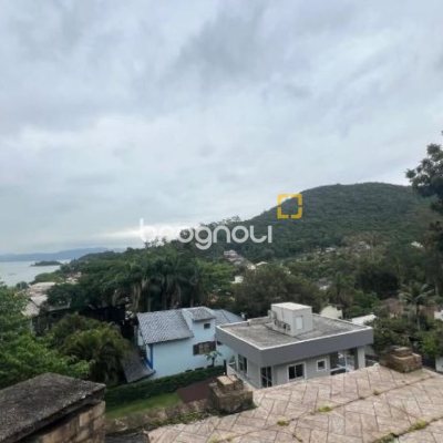 Casa com 152m², 3 quartos (sendo 1 suíte), 2 garagens, no bairro Sambaqui em Florianópolis