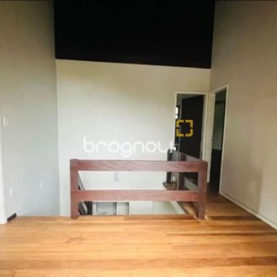 Casa com 152m², 3 quartos (sendo 1 suíte), 2 garagens, no bairro Sambaqui em Florianópolis