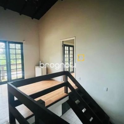 Casa com 152m², 3 quartos (sendo 1 suíte), 2 garagens, no bairro Sambaqui em Florianópolis