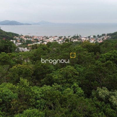 Terreno com 14106m², no bairro Sambaqui em Florianópolis
