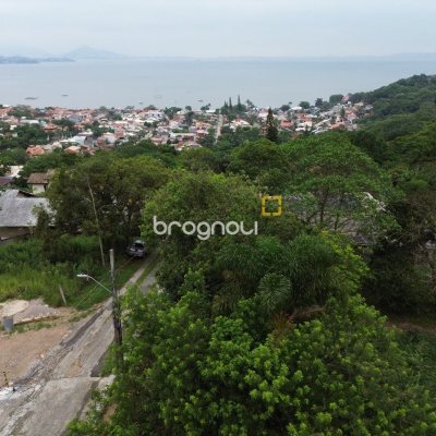 Terreno com 14106m², no bairro Sambaqui em Florianópolis