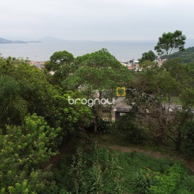Terreno com 14106m², no bairro Sambaqui em Florianópolis