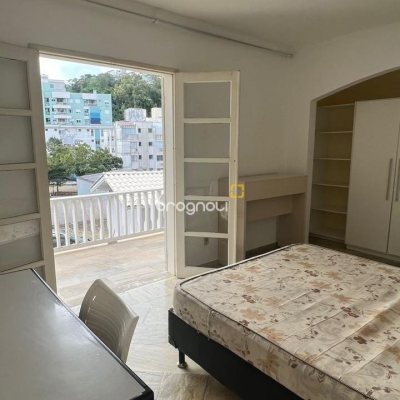 Casa com 176m², 6 quartos (sendo 2 suítes), 4 garagens, no bairro Carvoeira em Florianópolis