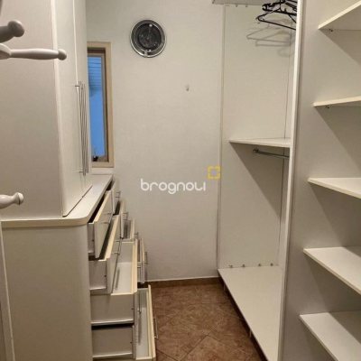Casa com 176m², 6 quartos (sendo 2 suítes), 4 garagens, no bairro Carvoeira em Florianópolis