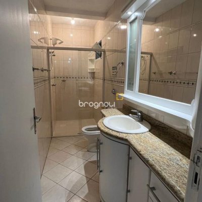 Casa com 176m², 6 quartos (sendo 2 suítes), 4 garagens, no bairro Carvoeira em Florianópolis