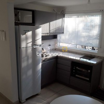Casa com 176m², 6 quartos (sendo 2 suítes), 4 garagens, no bairro Carvoeira em Florianópolis