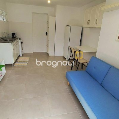 Casa com 176m², 6 quartos (sendo 2 suítes), 4 garagens, no bairro Carvoeira em Florianópolis