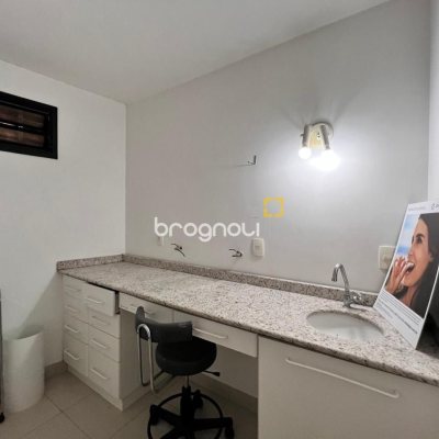 Sala com 163m², 2 garagens, no bairro Centro em Florianópolis