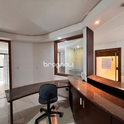 Sala com 163m², 2 garagens, no bairro Centro em Florianópolis