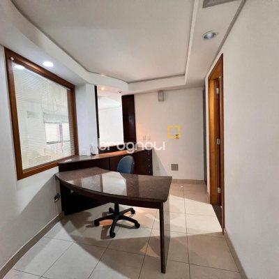 Sala com 163m², 2 garagens, no bairro Centro em Florianópolis