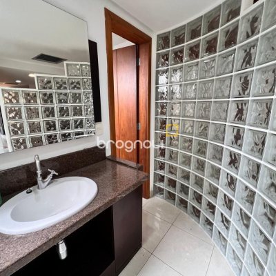 Sala com 163m², 2 garagens, no bairro Centro em Florianópolis