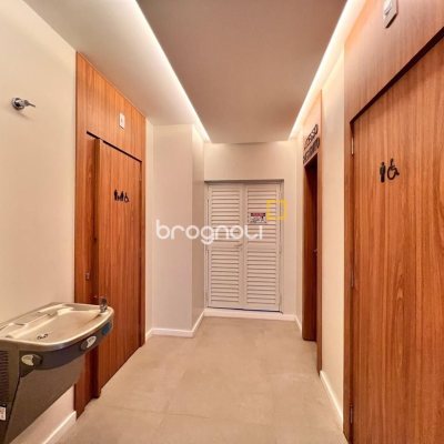 Sala com 163m², 2 garagens, no bairro Centro em Florianópolis