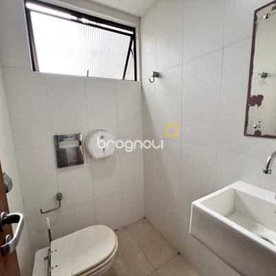 Sala com 163m², 2 garagens, no bairro Centro em Florianópolis