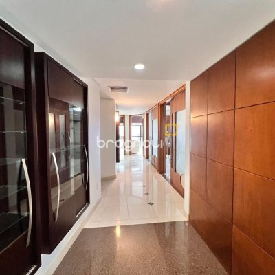 Sala com 163m², 2 garagens, no bairro Centro em Florianópolis