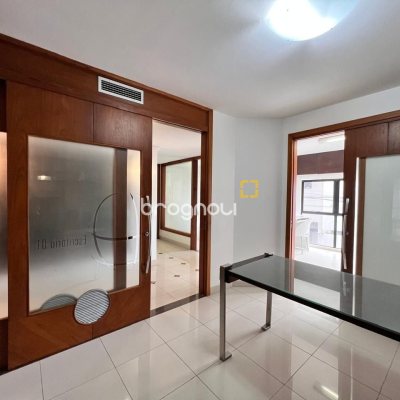 Sala com 163m², 2 garagens, no bairro Centro em Florianópolis