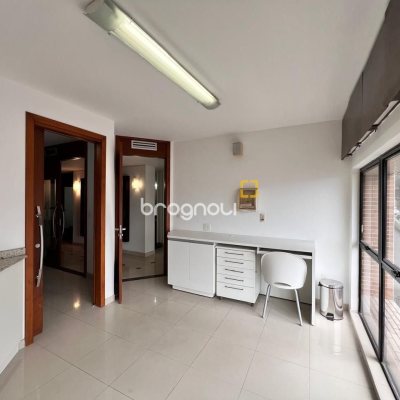 Sala com 163m², 2 garagens, no bairro Centro em Florianópolis