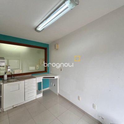 Sala com 163m², 2 garagens, no bairro Centro em Florianópolis