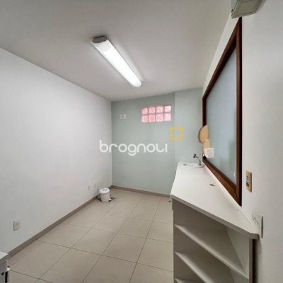 Sala com 163m², 2 garagens, no bairro Centro em Florianópolis