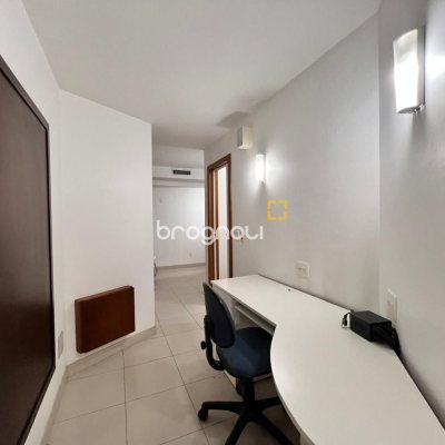 Sala com 163m², 2 garagens, no bairro Centro em Florianópolis