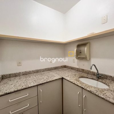 Sala com 163m², 2 garagens, no bairro Centro em Florianópolis
