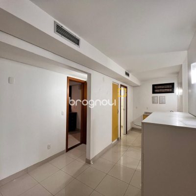Sala com 163m², 2 garagens, no bairro Centro em Florianópolis