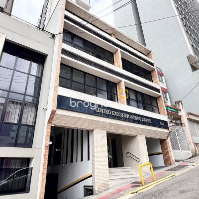 Sala com 163m², 2 garagens, no bairro Centro em Florianópolis