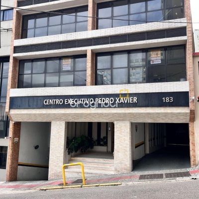 Sala com 163m², 2 garagens, no bairro Centro em Florianópolis