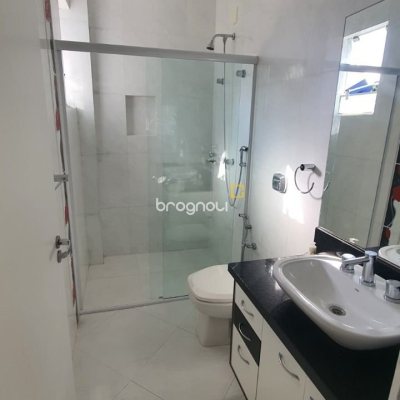 Casa de Condomínio com 224m², 4 quartos (sendo 3 suítes), 2 garagens, no bairro Ponta das Canas em Florianópolis