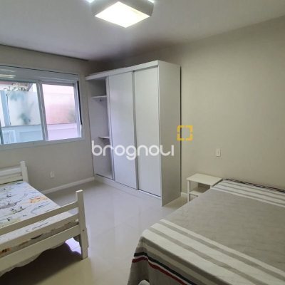 Casa de Condomínio com 224m², 4 quartos (sendo 3 suítes), 2 garagens, no bairro Ponta das Canas em Florianópolis