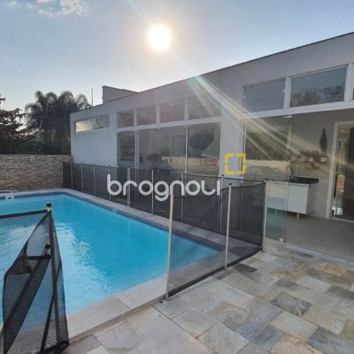 Casa de Condomínio com 224m², 4 quartos (sendo 3 suítes), 2 garagens, no bairro Ponta das Canas em Florianópolis
