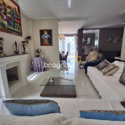 Casa com 235m², 3 quartos (sendo 1 suíte), 2 garagens, no bairro Pedra Branca em Palhoça