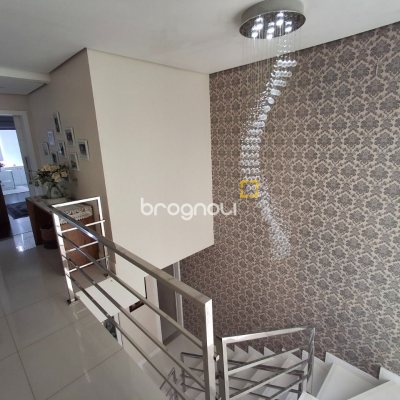 Casa com 235m², 3 quartos (sendo 1 suíte), 2 garagens, no bairro Pedra Branca em Palhoça