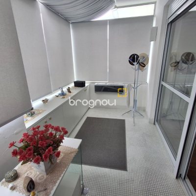 Casa com 235m², 3 quartos (sendo 1 suíte), 2 garagens, no bairro Pedra Branca em Palhoça