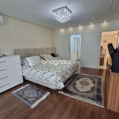 Casa com 235m², 3 quartos (sendo 1 suíte), 2 garagens, no bairro Pedra Branca em Palhoça