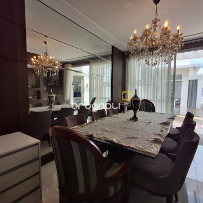 Casa com 235m², 3 quartos (sendo 1 suíte), 2 garagens, no bairro Pedra Branca em Palhoça