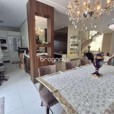 Casa com 235m², 3 quartos (sendo 1 suíte), 2 garagens, no bairro Pedra Branca em Palhoça