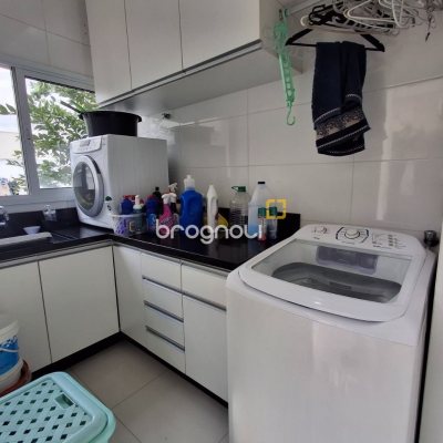 Casa com 235m², 3 quartos (sendo 1 suíte), 2 garagens, no bairro Pedra Branca em Palhoça