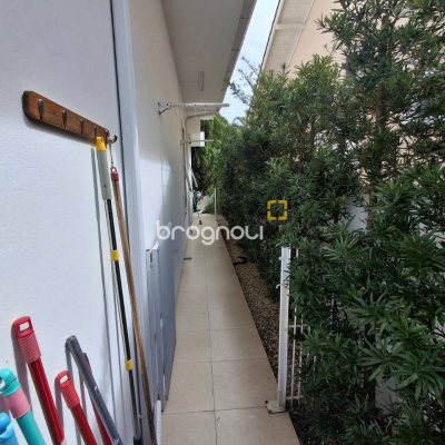 Casa com 235m², 3 quartos (sendo 1 suíte), 2 garagens, no bairro Pedra Branca em Palhoça