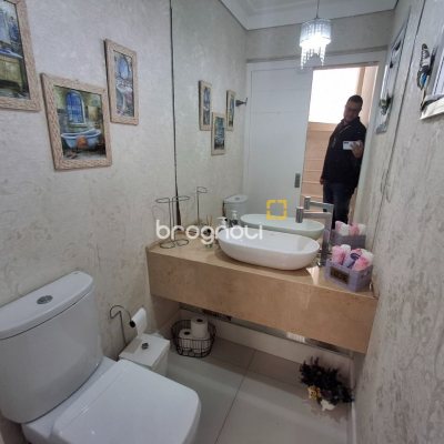 Casa com 235m², 3 quartos (sendo 1 suíte), 2 garagens, no bairro Pedra Branca em Palhoça