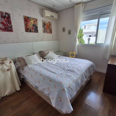 Casa com 235m², 3 quartos (sendo 1 suíte), 2 garagens, no bairro Pedra Branca em Palhoça