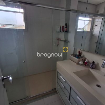 Casa com 235m², 3 quartos (sendo 1 suíte), 2 garagens, no bairro Pedra Branca em Palhoça