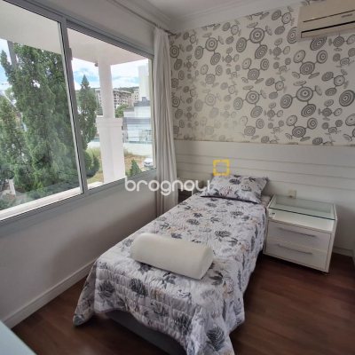 Casa com 235m², 3 quartos (sendo 1 suíte), 2 garagens, no bairro Pedra Branca em Palhoça