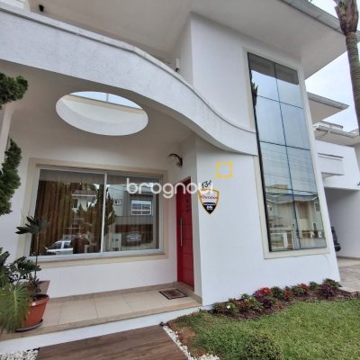 Casa com 235m², 3 quartos (sendo 1 suíte), 2 garagens, no bairro Pedra Branca em Palhoça