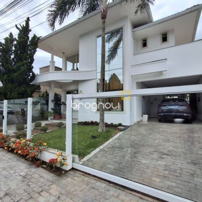 Casa com 235m², 3 quartos (sendo 1 suíte), 2 garagens, no bairro Pedra Branca em Palhoça