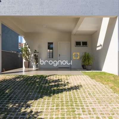 Casa com 151m², 3 quartos (sendo 1 suíte), 4 garagens, no bairro Ingleses em Florianópolis