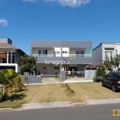 Casa com 151m², 3 quartos (sendo 1 suíte), 4 garagens, no bairro Ingleses em Florianópolis