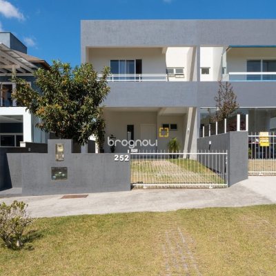 Casa com 151m², 3 quartos (sendo 1 suíte), 4 garagens, no bairro Ingleses em Florianópolis