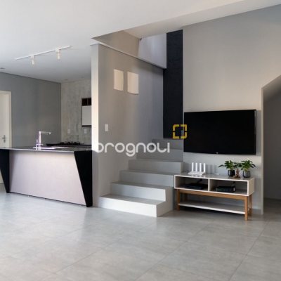 Casa com 151m², 3 quartos (sendo 1 suíte), 4 garagens, no bairro Ingleses em Florianópolis
