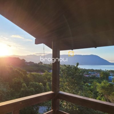 Casa com 210m², 3 quartos, 2 garagens, no bairro Ribeirão da Ilha em Florianópolis