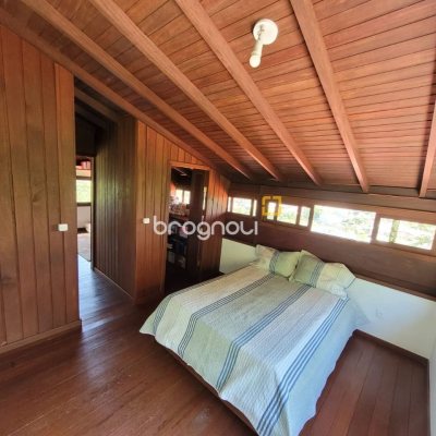 Casa com 210m², 3 quartos, 2 garagens, no bairro Ribeirão da Ilha em Florianópolis